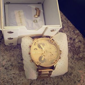 Timeless gold Diesel Men’s watch